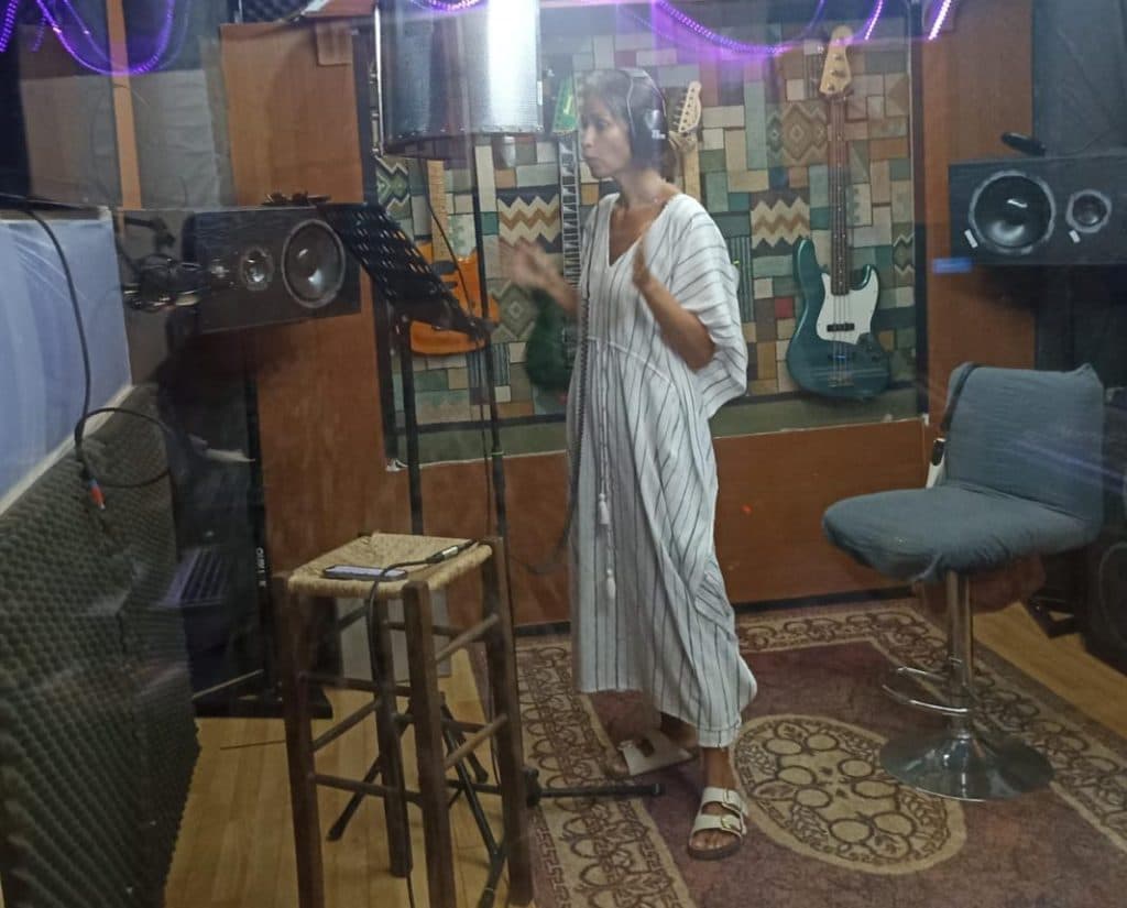 Johanna Botta TV Presenter
Johanna Botta recording a voice over in Italy