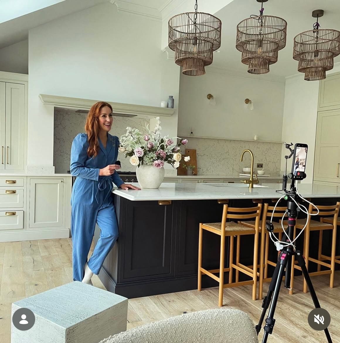 Lisa bridge - on set for Contempee Dec 25